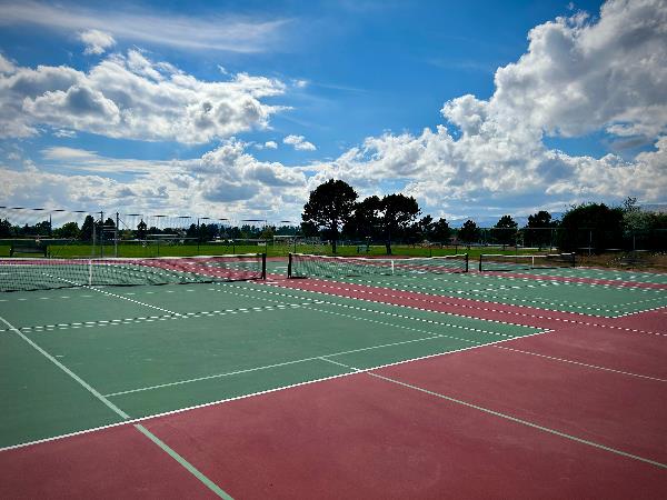 Photo of a sunny day at Barranca Mesa park tennis courts.
