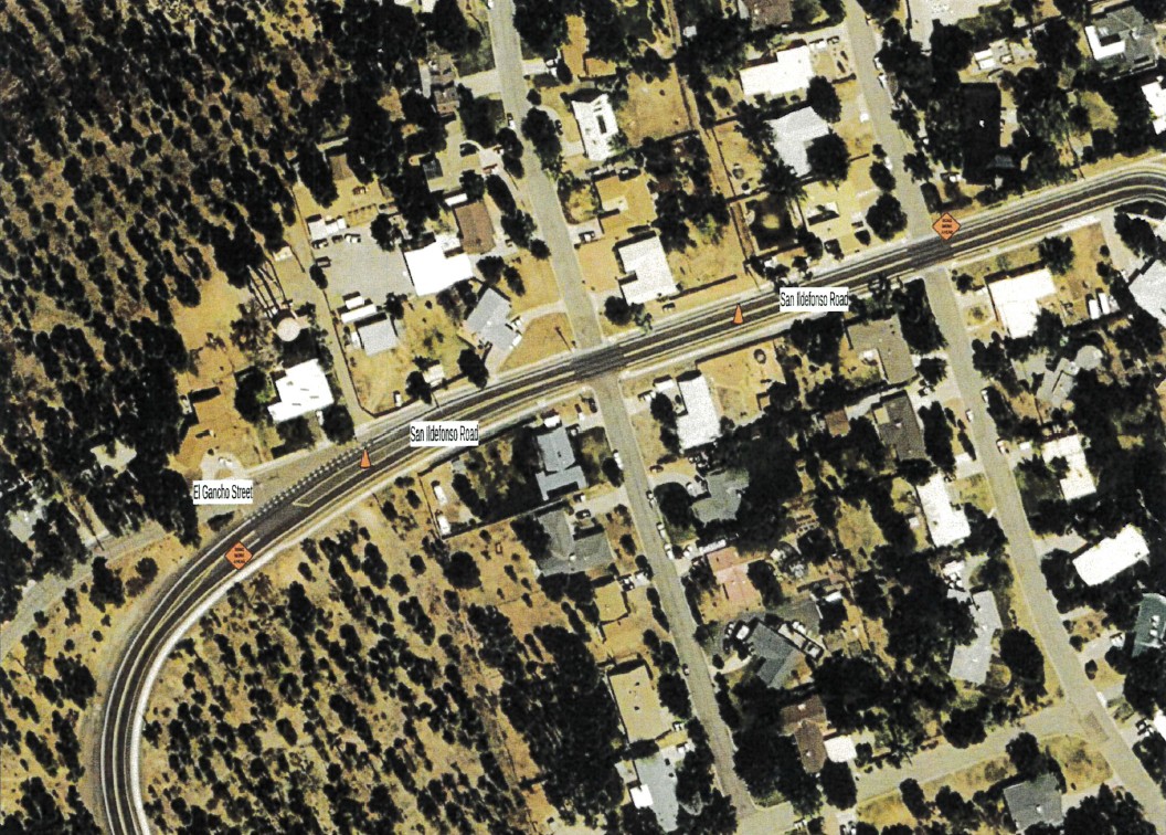 El Gancho Road traffic control plan showing locations of manholes to be replaced